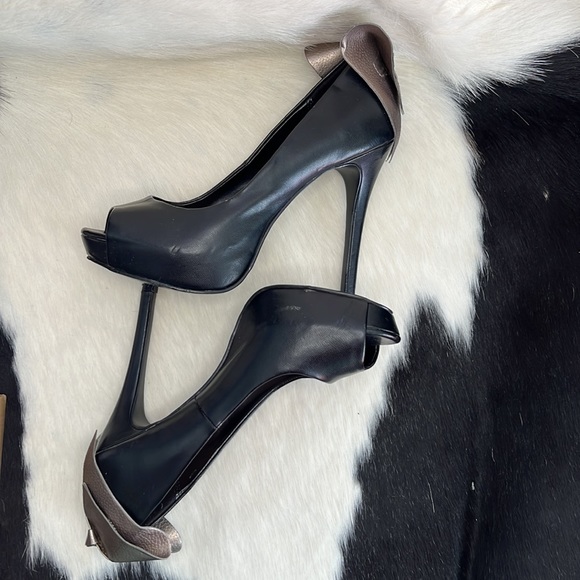 ELLE bow on back of the black faux leather platform heels Size 7 M stilettos. - Picture 14 of 16